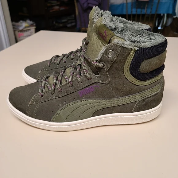 Puma Vikky mid top sneaker size